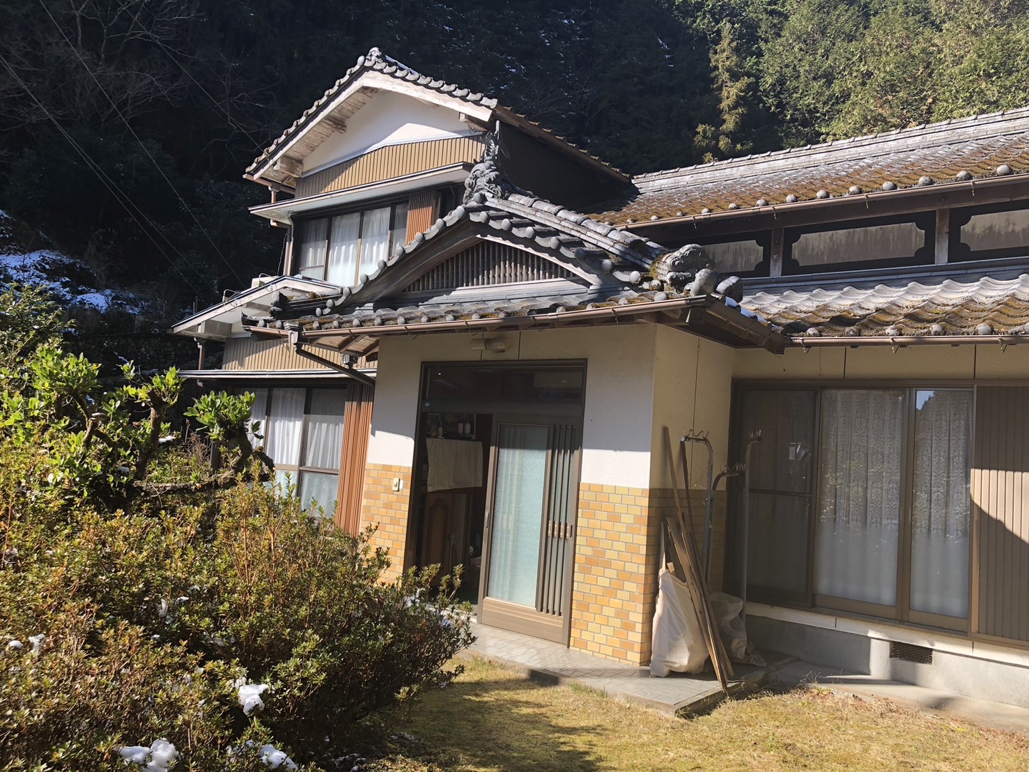庭と玄関